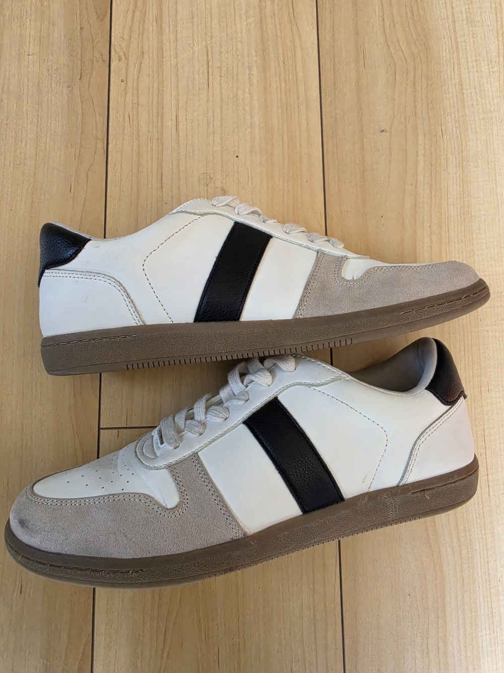 Universal Thread White Sneakers with Black Stripe and Brown Soles